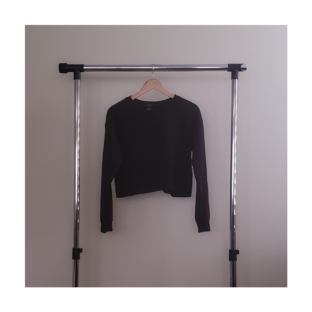 FOREVER 21 Cropped Sweatshirt